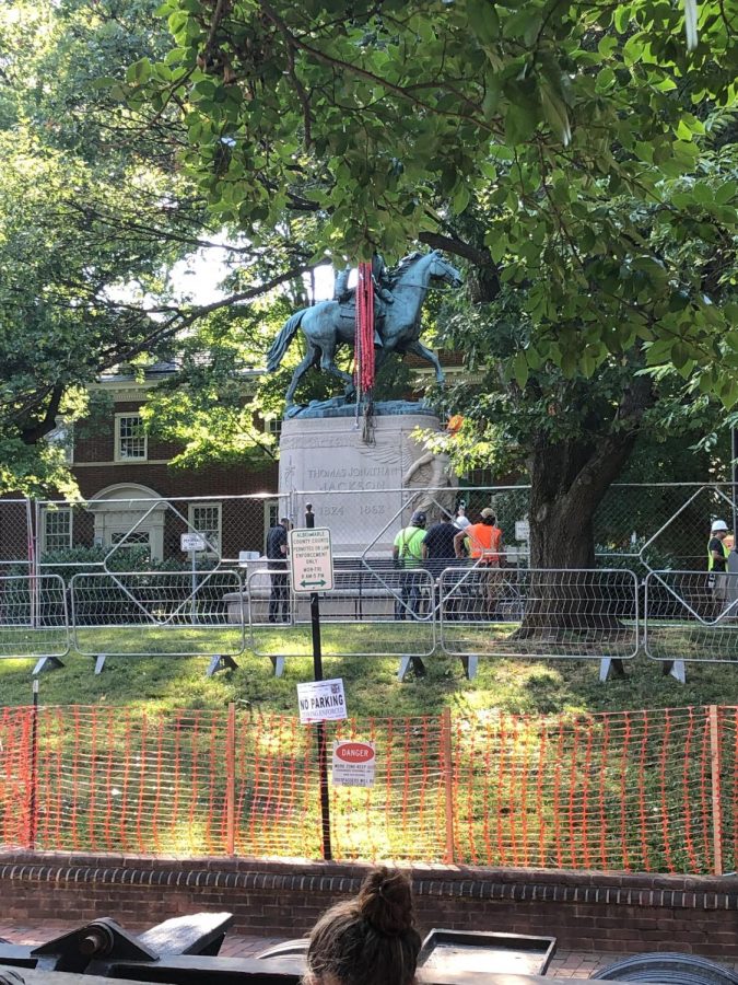 A photo of Stonewall Jackson being removed from Court Square in Downtown Charlottesville