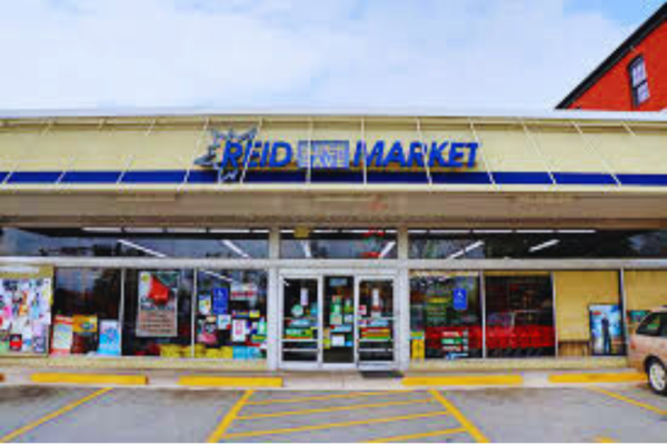 A picture of Reid's Super Save Market.